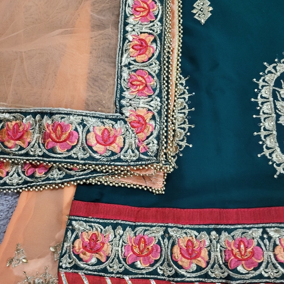 Salvaar Kameez - Picture 3 of 5